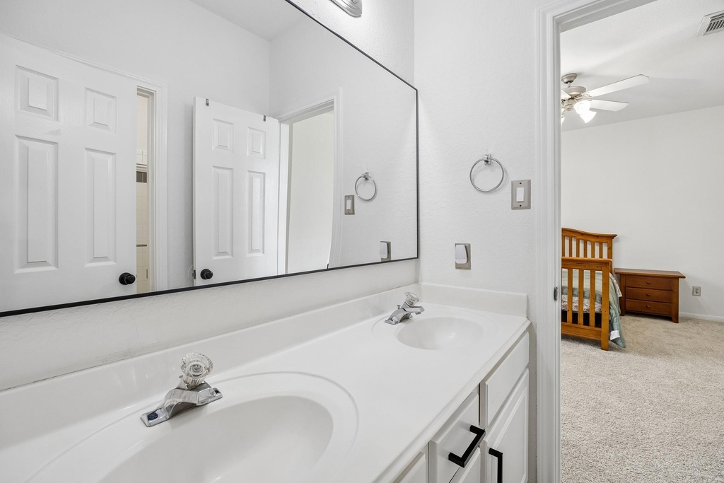 14 Guinevere Place - Photo 25