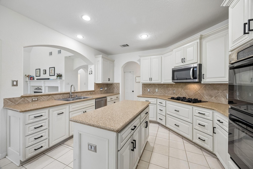 14 Guinevere Place - Photo 9