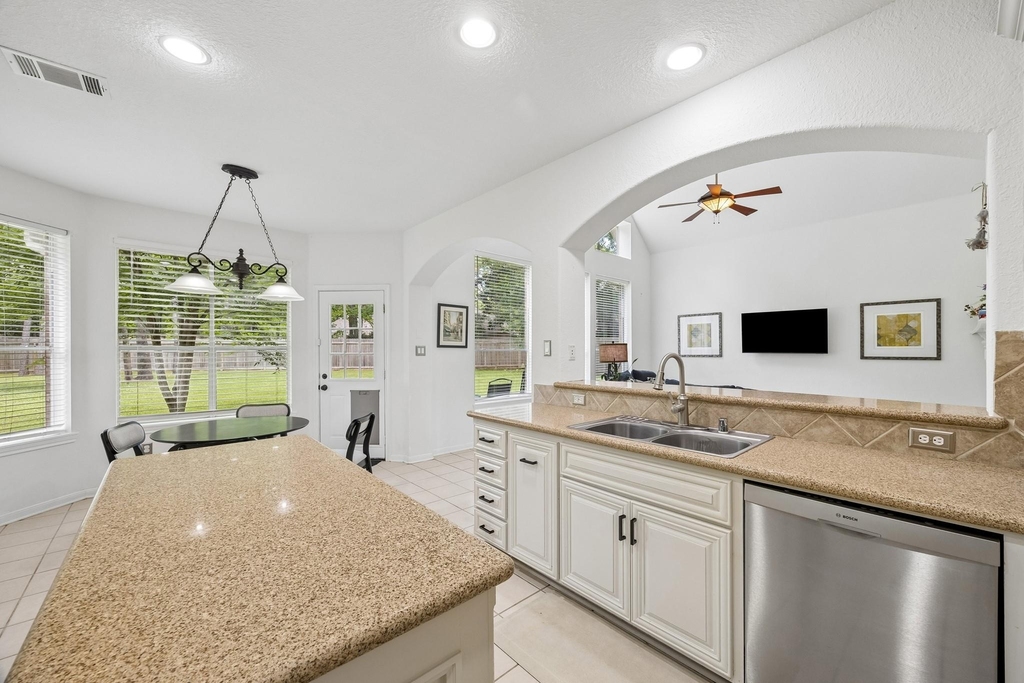 14 Guinevere Place - Photo 11