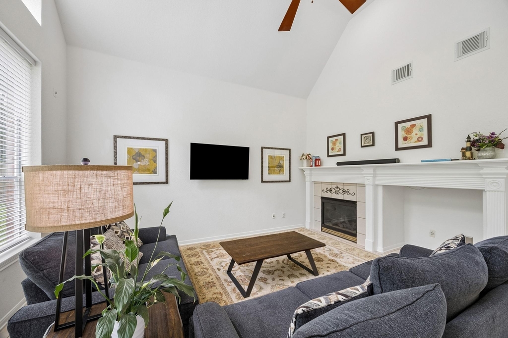 14 Guinevere Place - Photo 15