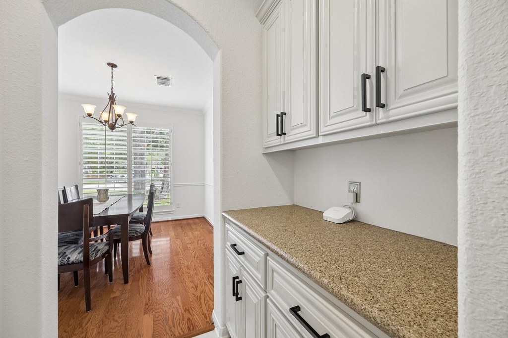 14 Guinevere Place - Photo 7
