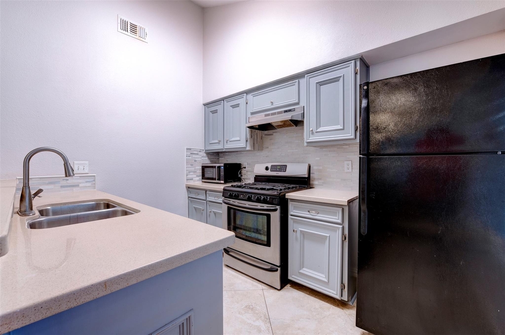 10703 Highland Woods Drive - Photo 22