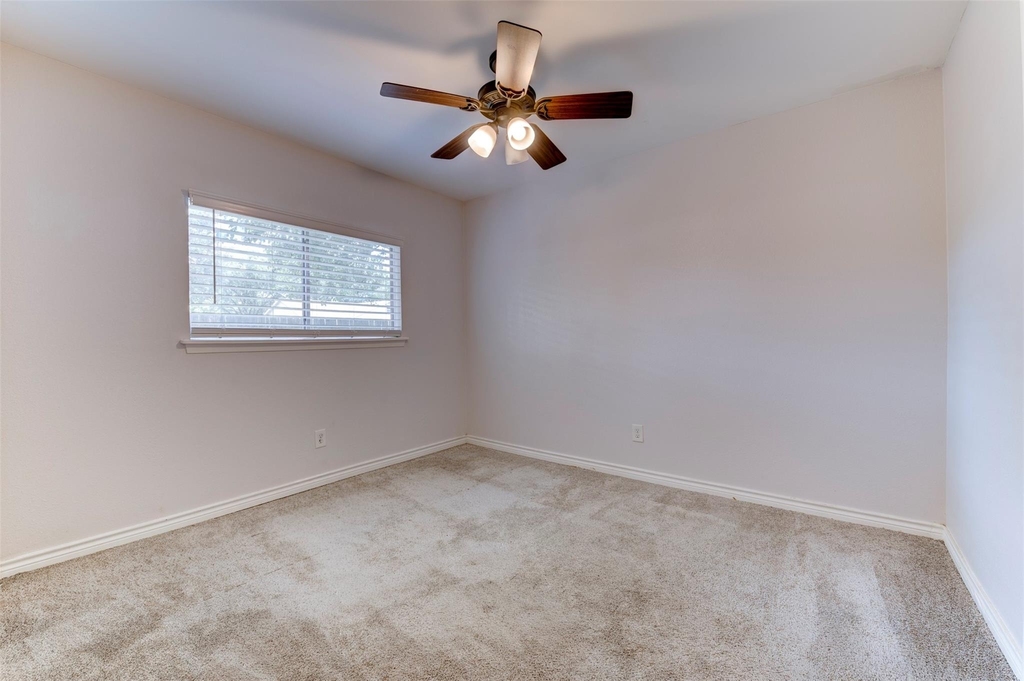 10703 Highland Woods Drive - Photo 11