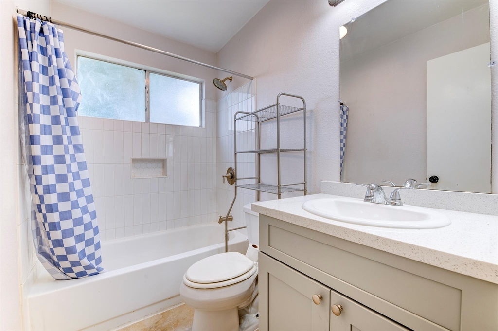 10703 Highland Woods Drive - Photo 12