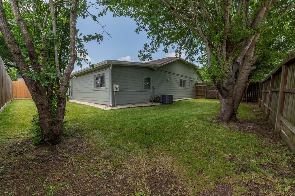 10703 Highland Woods Drive - Photo 31