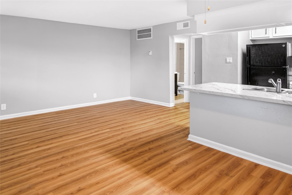 211 W F Street - Photo 14