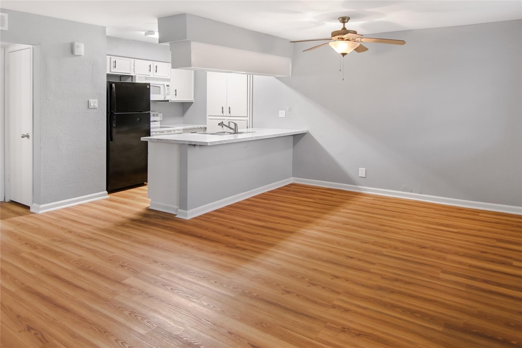 211 W F Street - Photo 9