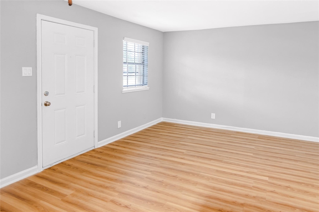 211 W F Street - Photo 13
