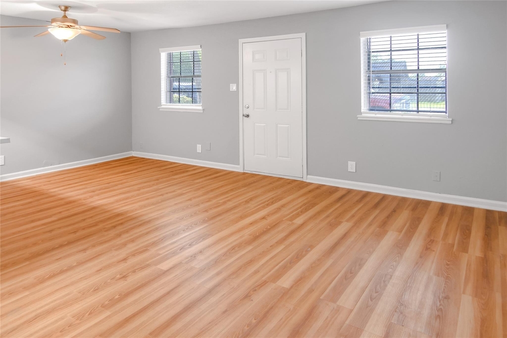 211 W F Street - Photo 15