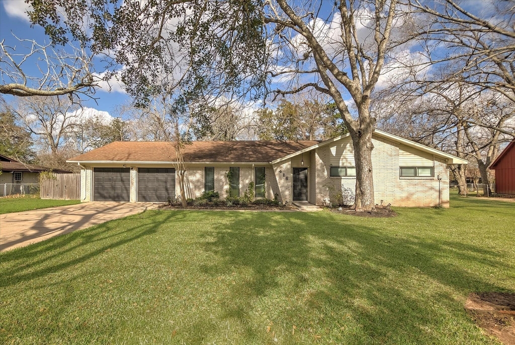 416 Southern Oaks Drive - Photo 0