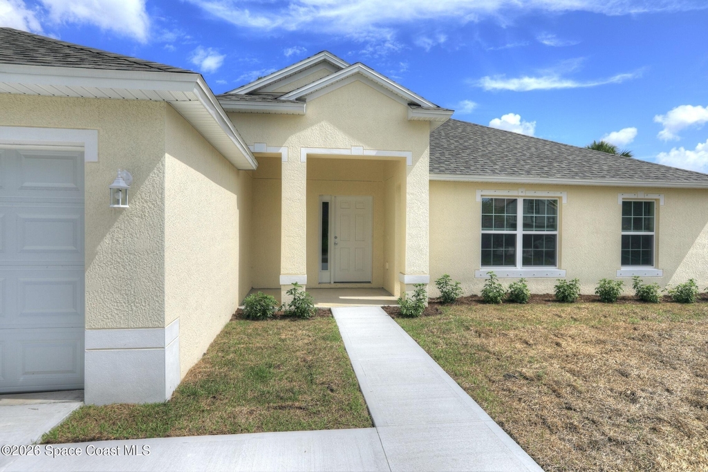743 Breakwater Terrace - Photo 4