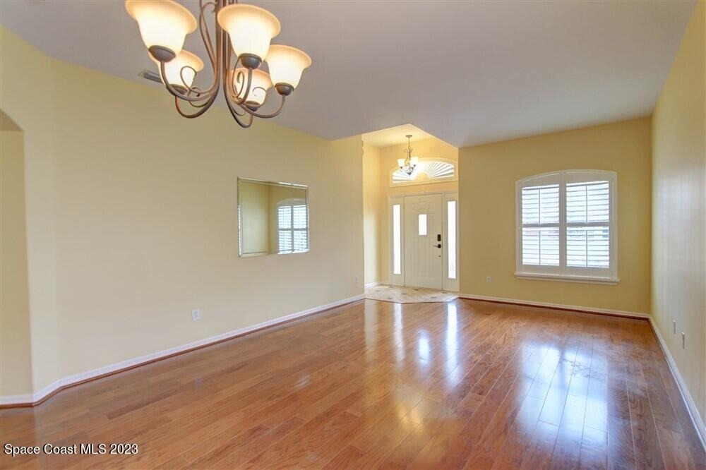 1648 Kestrel Court - Photo 2