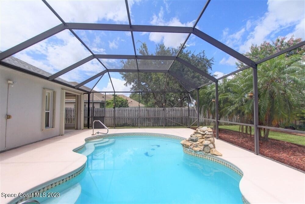 1648 Kestrel Court - Photo 1