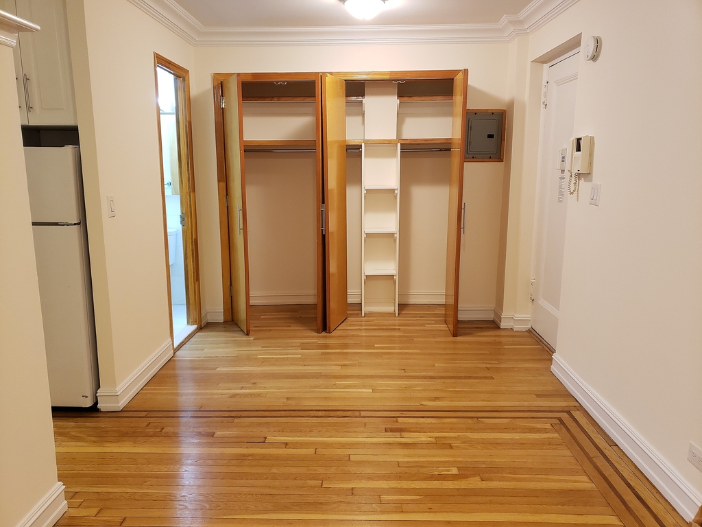 East 51 Street - Photo 2