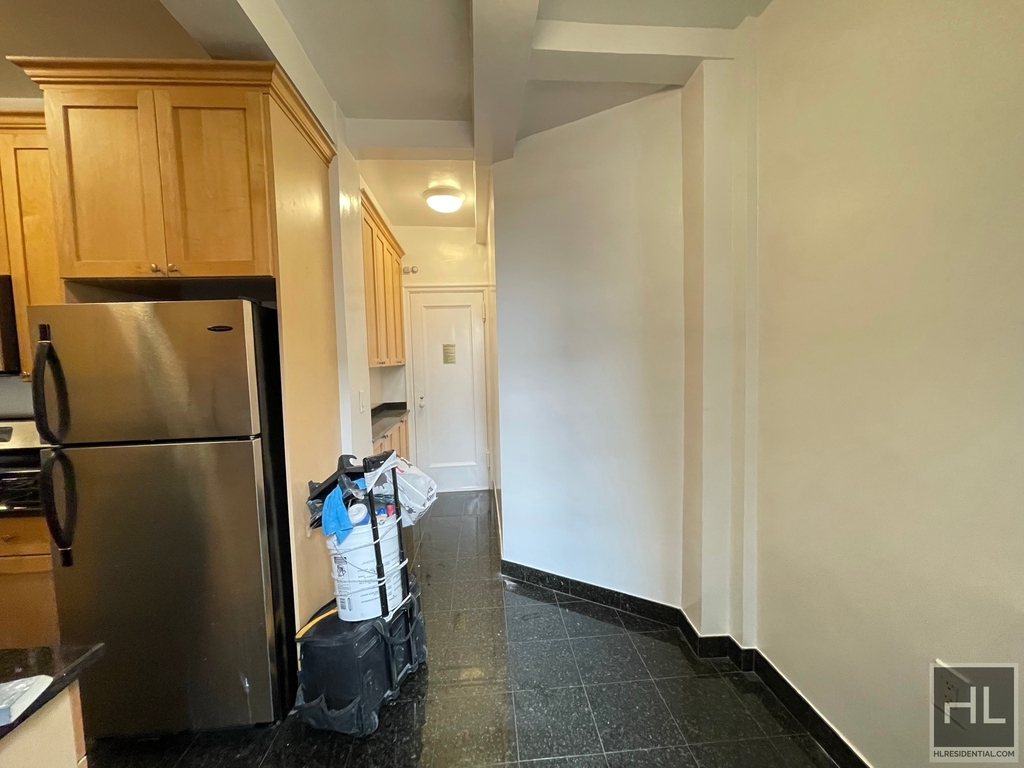 East 92 Street - Photo 3
