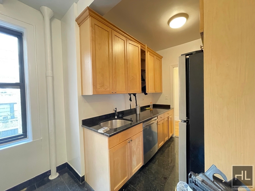 East 92 Street - Photo 2