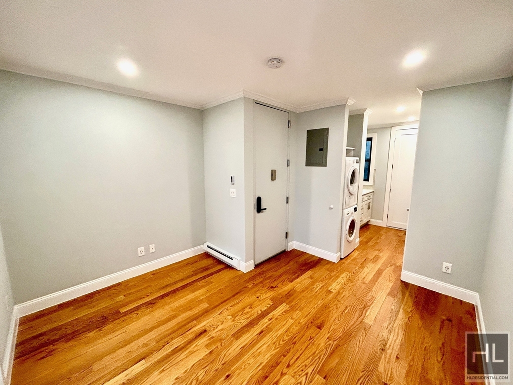 East 80th Street - Photo 2