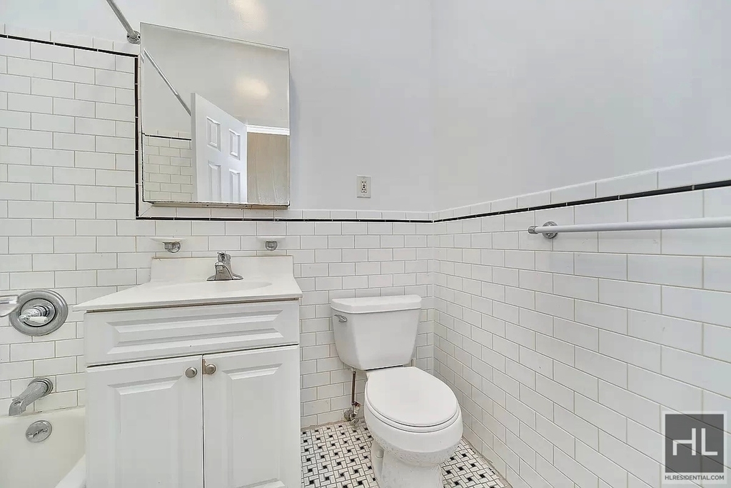 East 89 Street - Photo 2