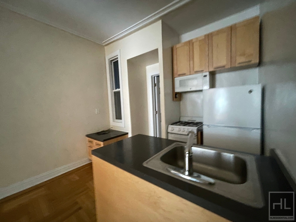 East 89 Street - Photo 1