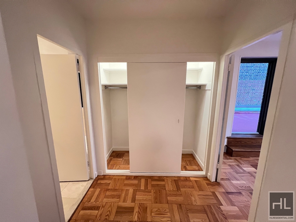 East 55 Street - Photo 2