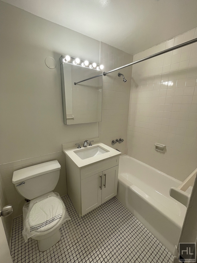 East 49 Street - Photo 5