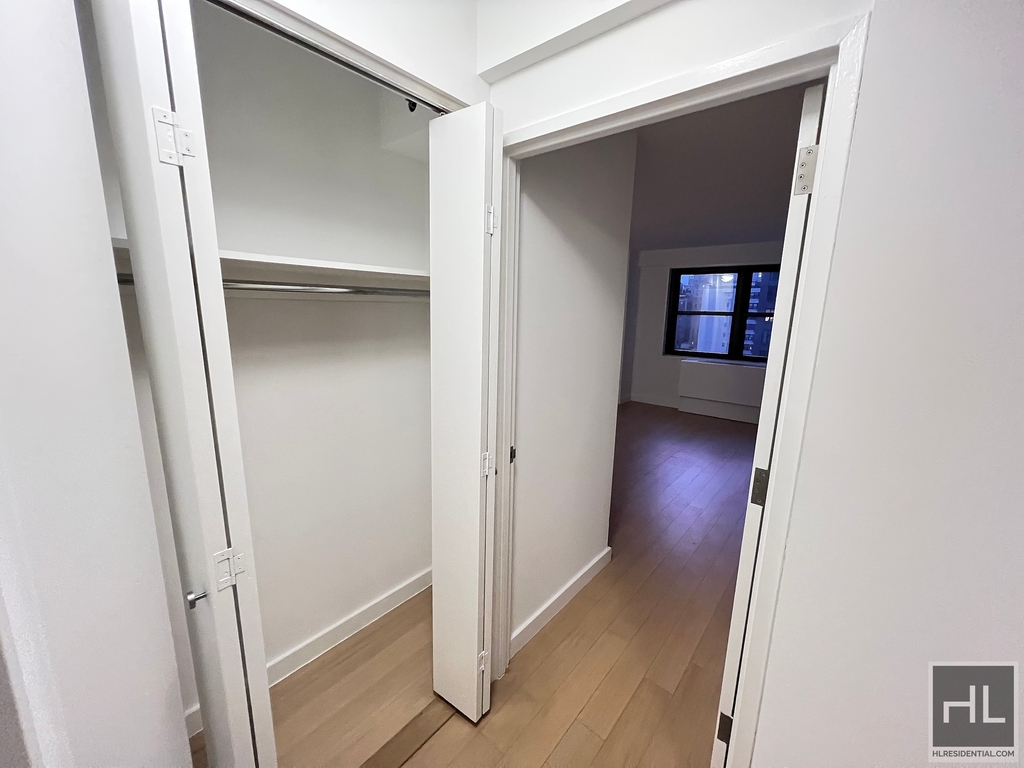 East 39th Street - Photo 7