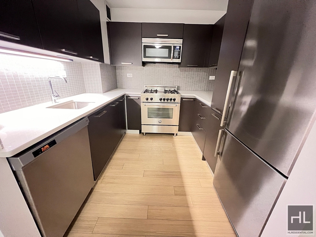 East 39th Street - Photo 5