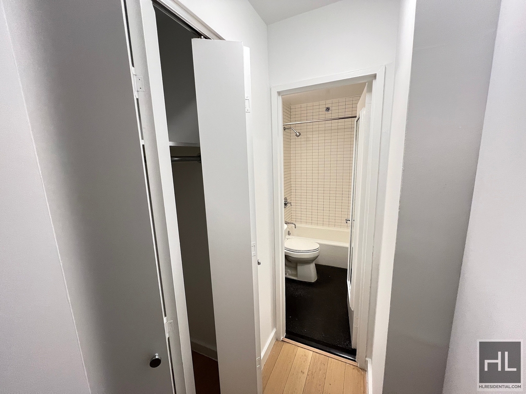 East 39th Street - Photo 4