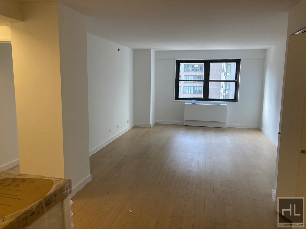 East 39th Street - Photo 3
