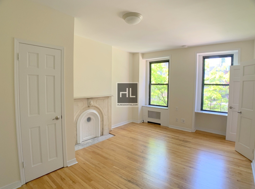 East 7 Street - Photo 0