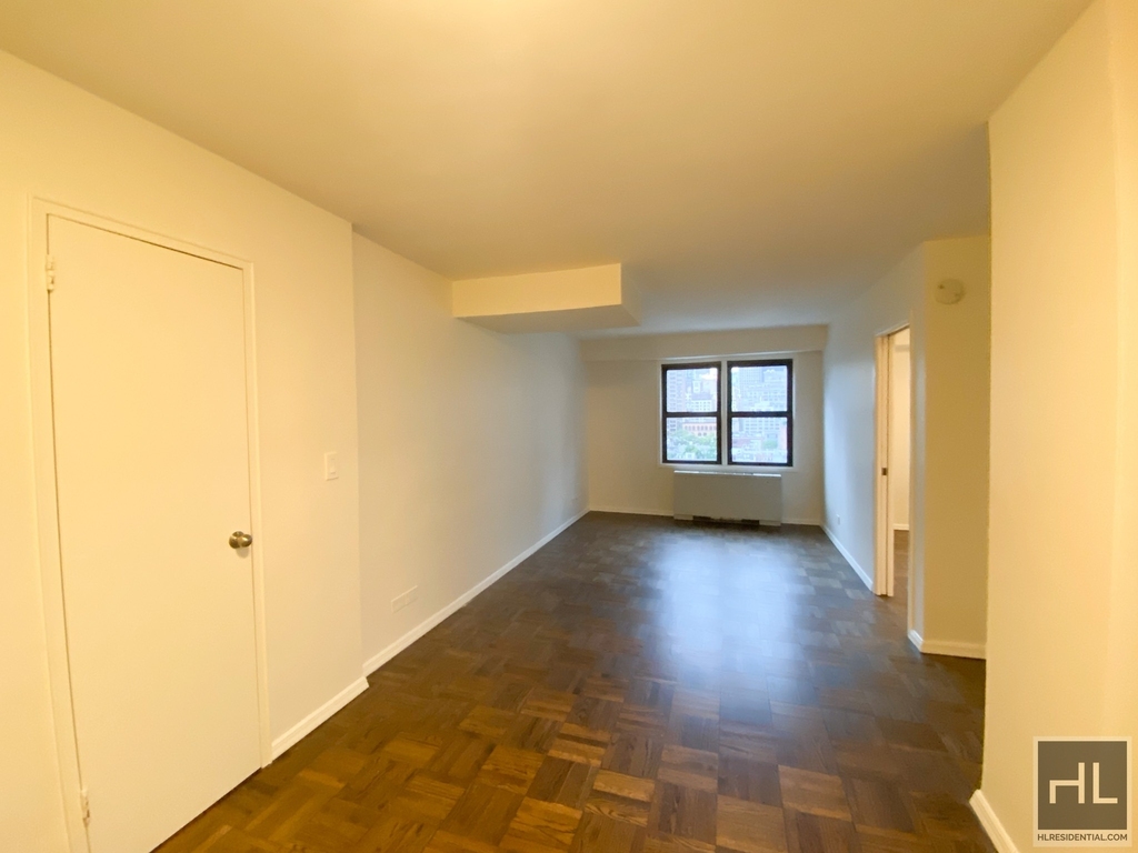 East 63 Street - Photo 2