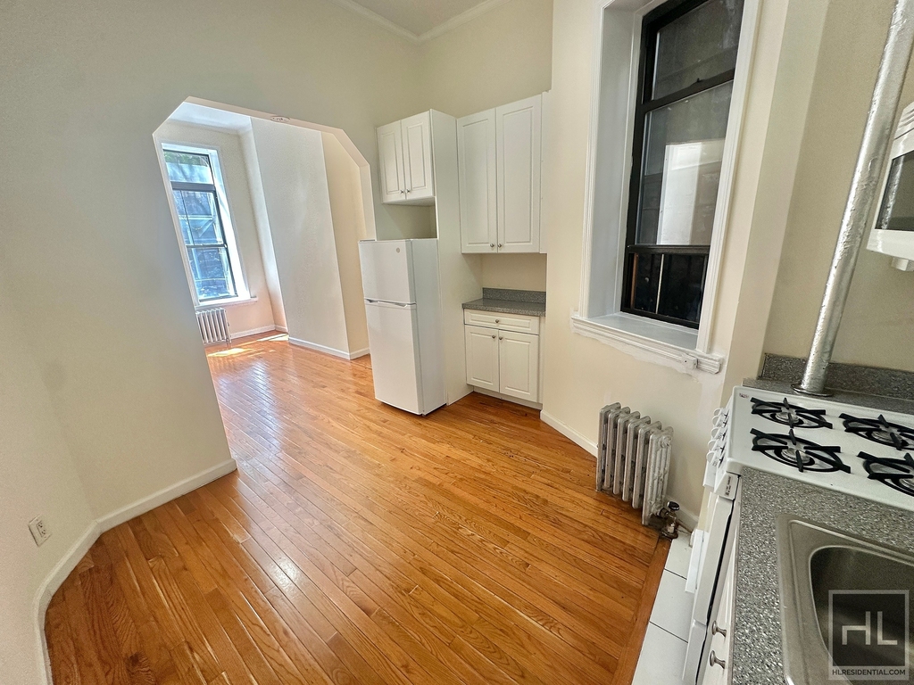 East 38 Street - Photo 0
