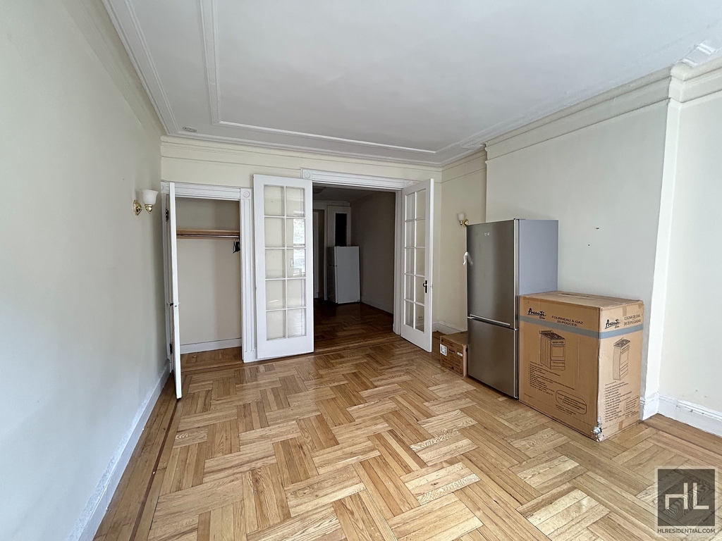 East 89 Street - Photo 2