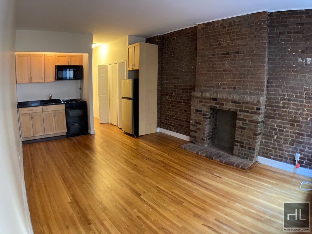 East 84 Street - Photo 1