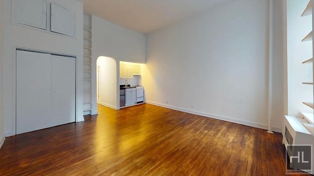 East 65 Street - Photo 8