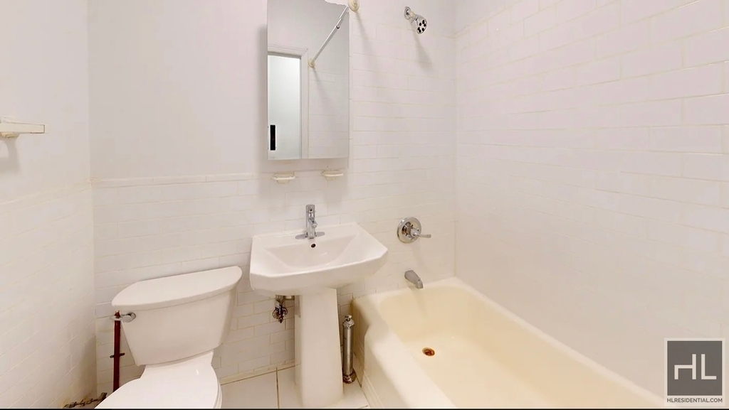 East 65 Street - Photo 9
