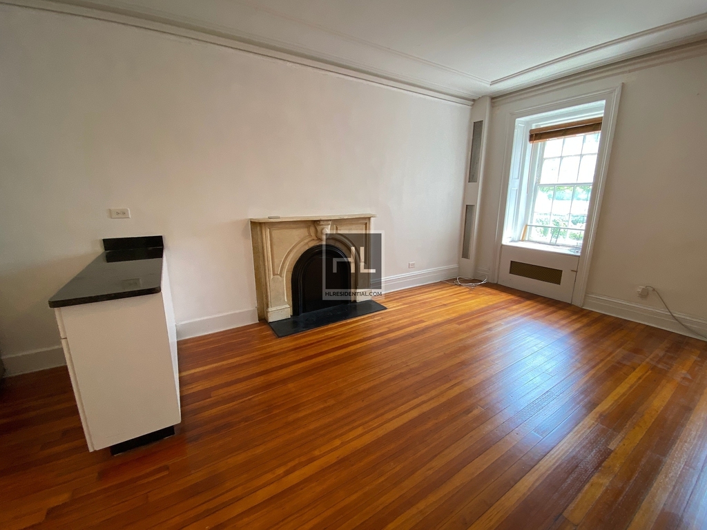 East 65 Street - Photo 0