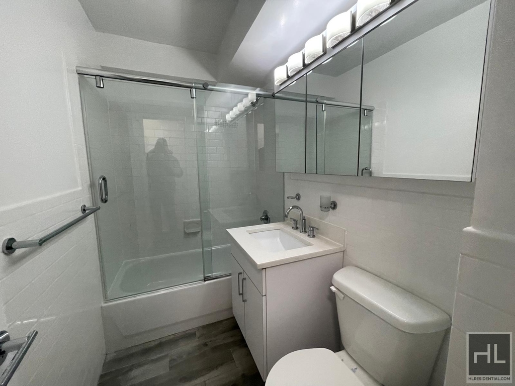 East 56 Street - Photo 1