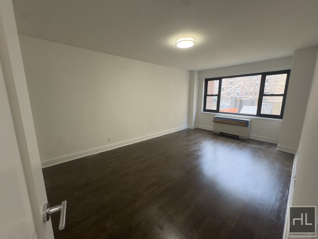 East 56 Street - Photo 4