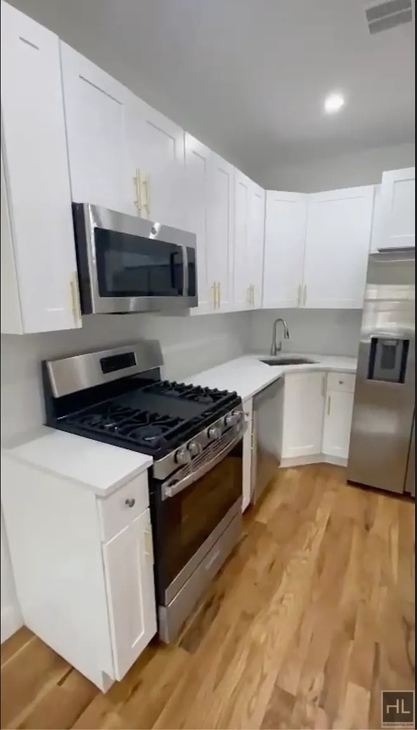 East 96 Street - Photo 10