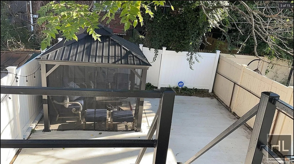 East 96 Street - Photo 13