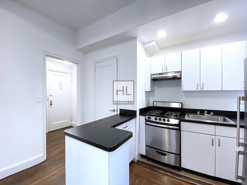 East 46th Street - Photo 1