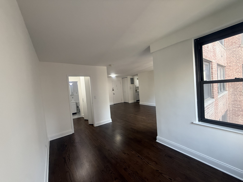240 East 82nd Street - Photo 9