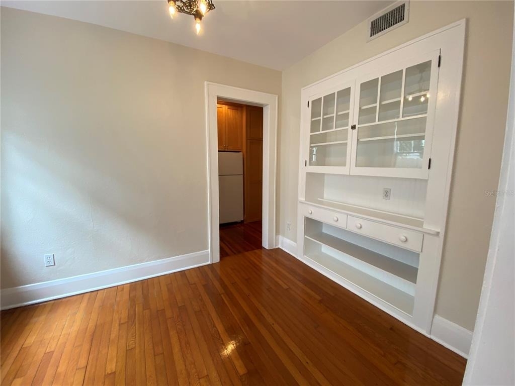 823 S Oregon Avenue - Photo 2
