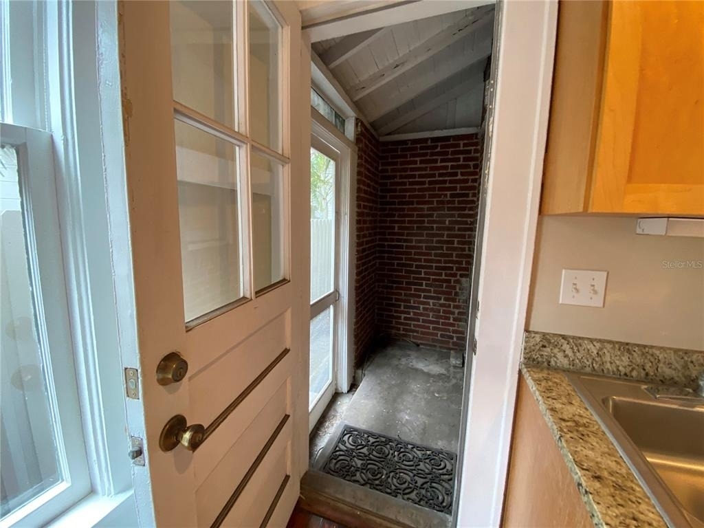 823 S Oregon Avenue - Photo 6
