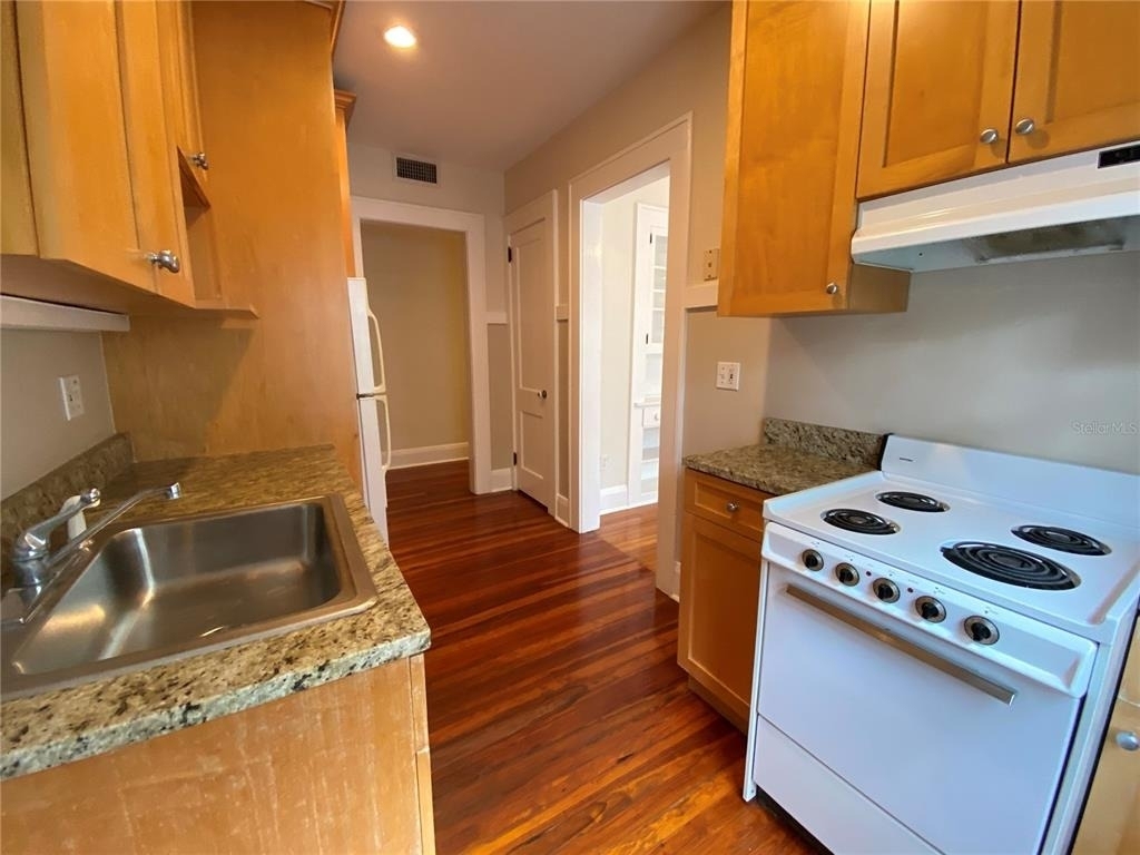 823 S Oregon Avenue - Photo 4
