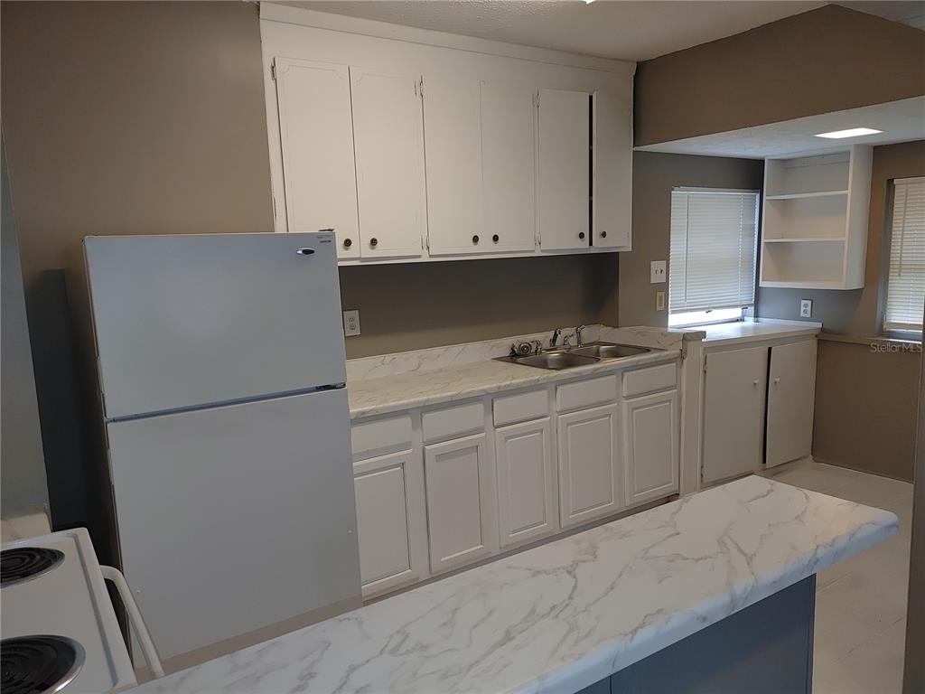 1090 Saint Clair Street - Photo 3