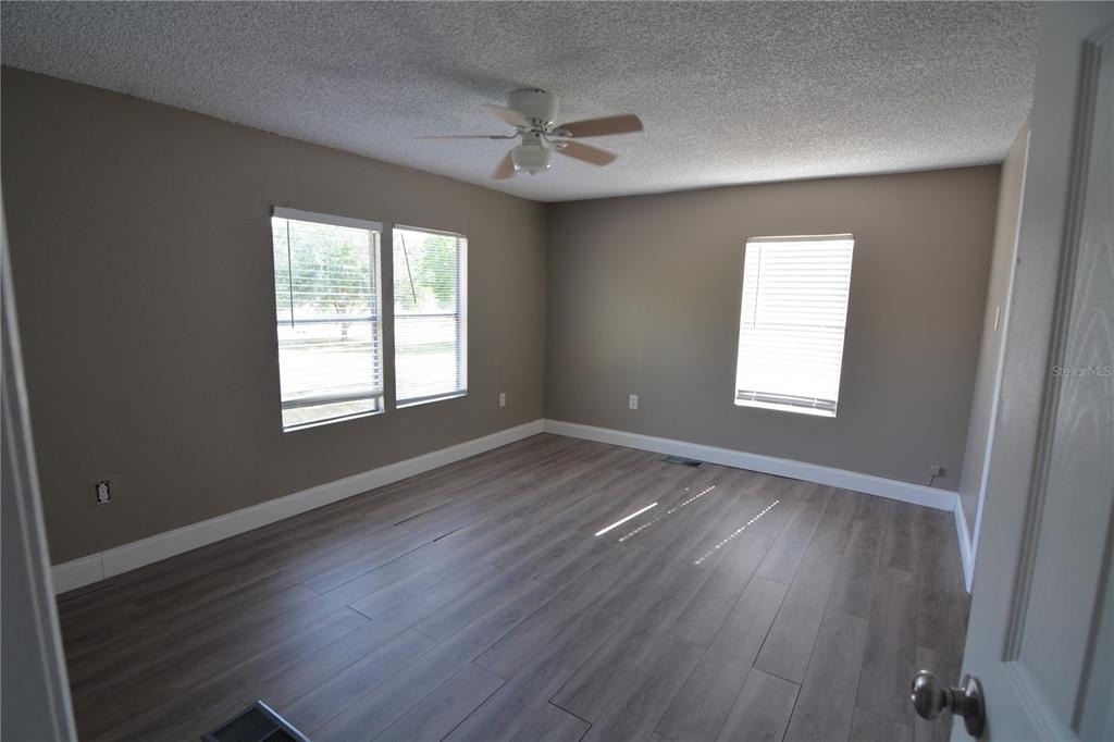 17524 Medley Avenue - Photo 24