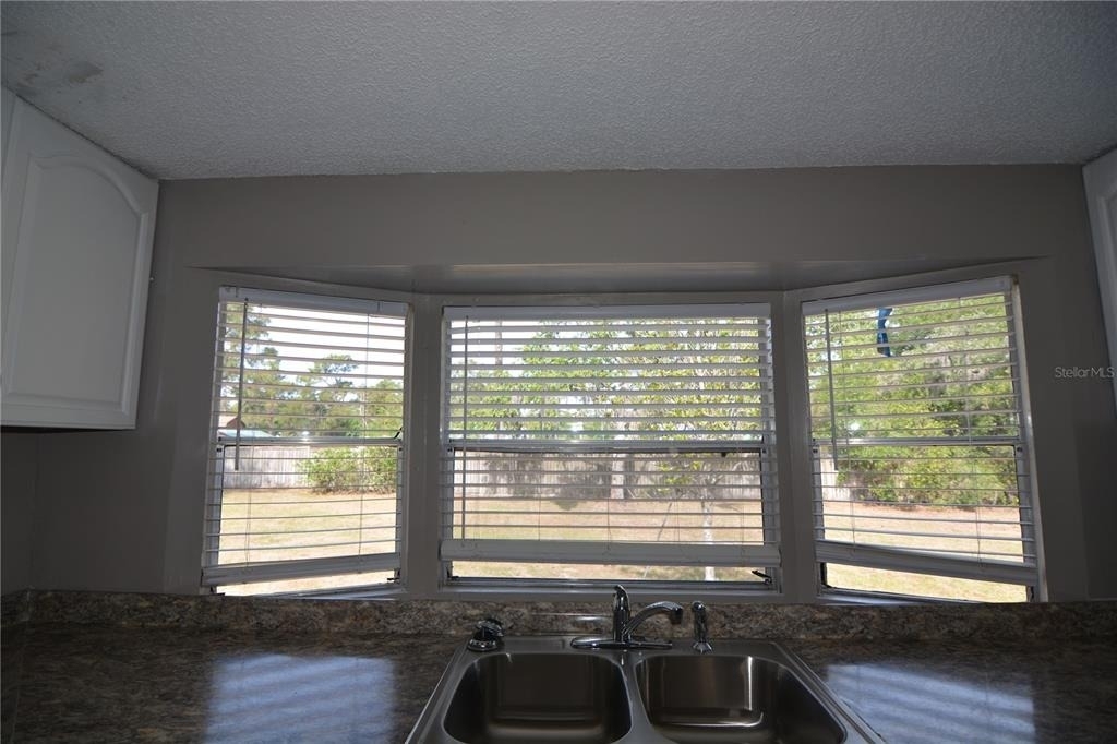 17524 Medley Avenue - Photo 11