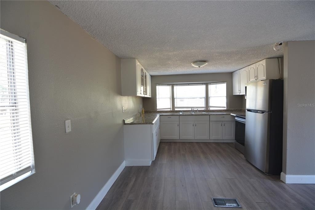17524 Medley Avenue - Photo 21